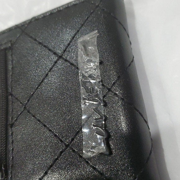 Betsey Johnson black quilted glitter trimmed fuzzy heart LBMoney bifold wallet - Picture 6 of 11